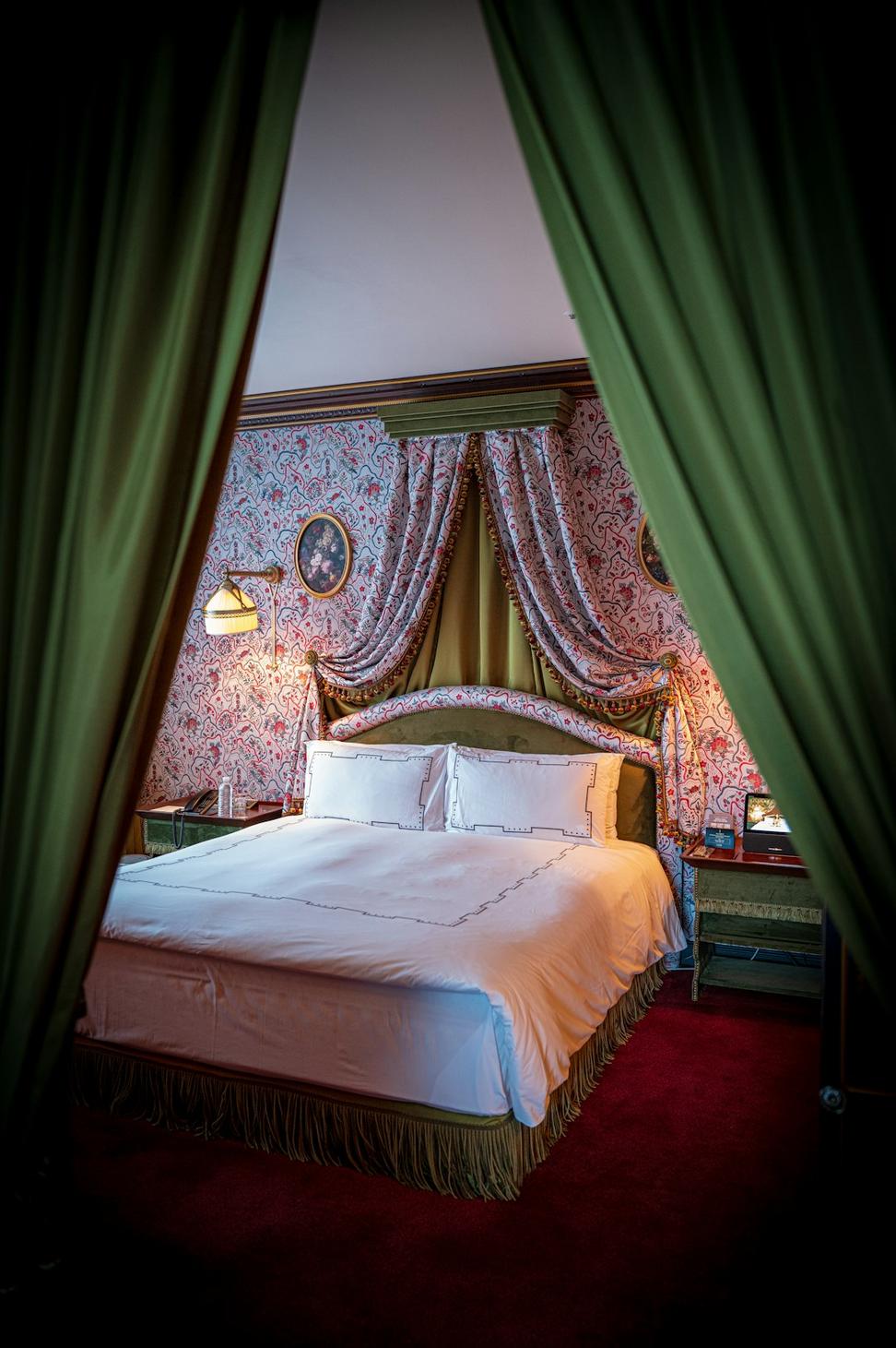 Urban Nest Queen Room